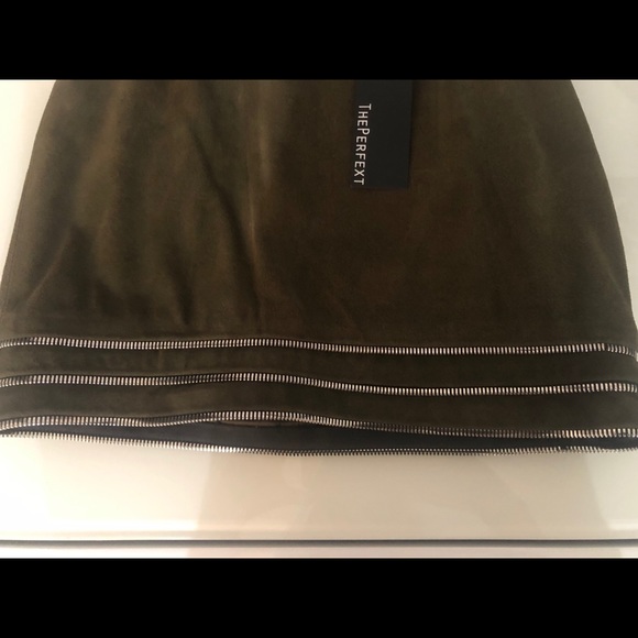 The Perfext Skirt Size XS - Picture 2 of 2